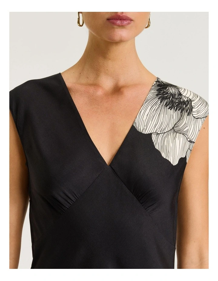 Poppy Twill V Neck Midi Dress in Black image 3