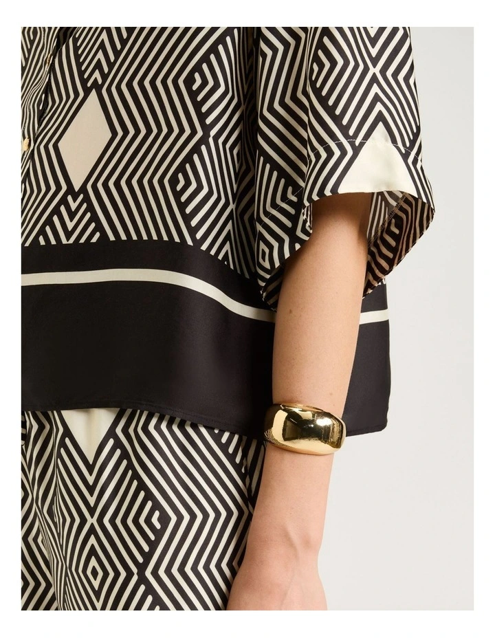 Geo tile border shirt image 3