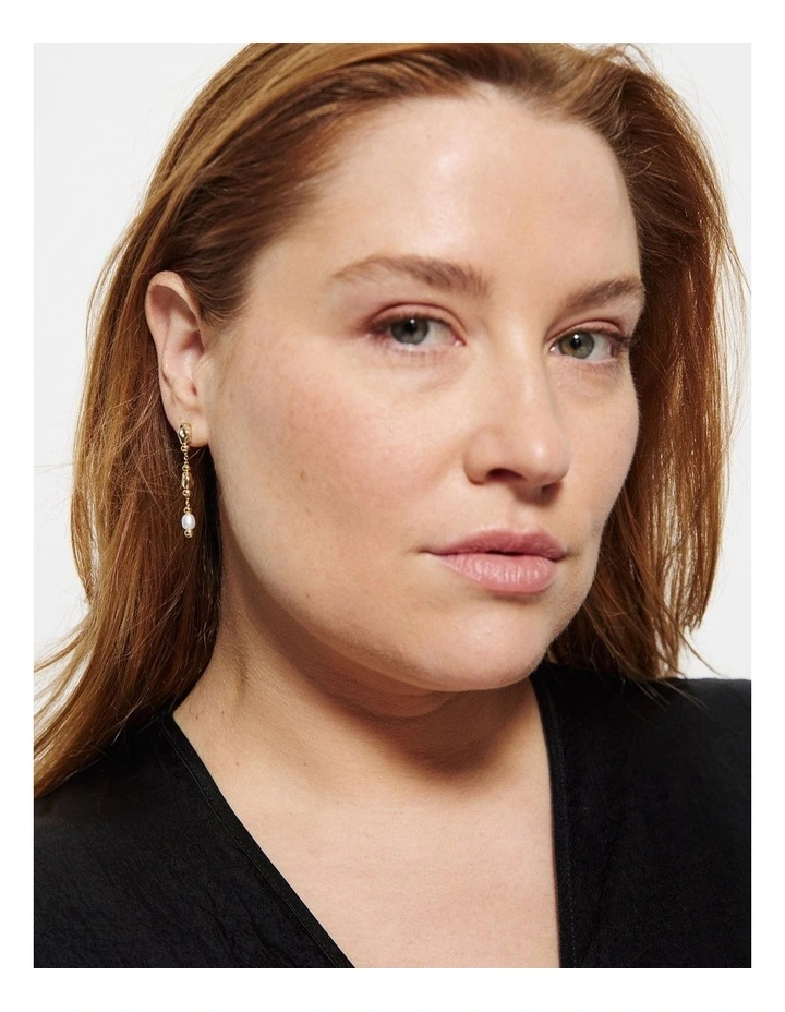 Gigi Pearl Earrings in Gold image 2