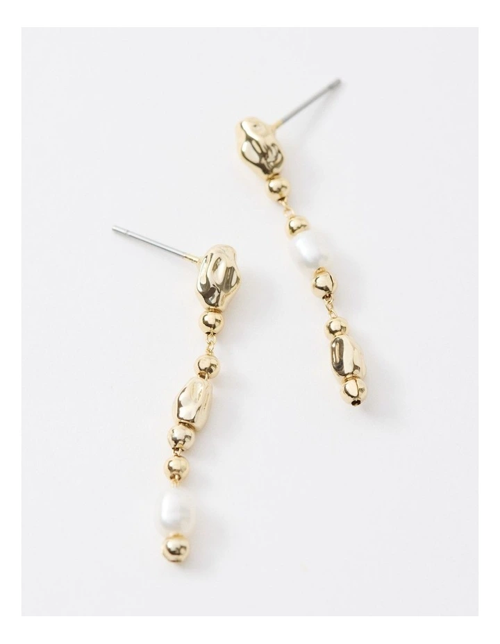 Gigi Pearl Earrings in Gold image 3