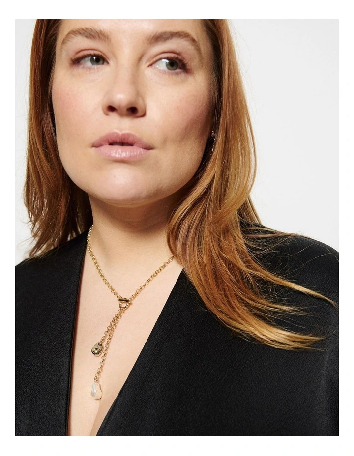 Gigi Pearl Necklace in Gold image 2