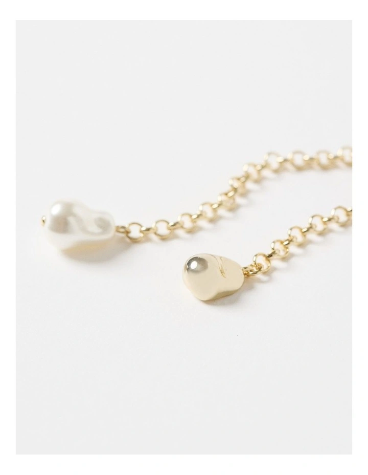 Gigi Pearl Necklace in Gold image 3