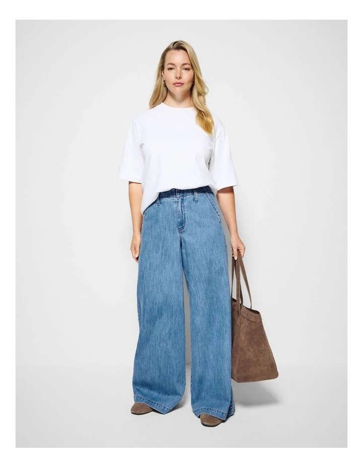 Side Pocket Jean in Light Blue Wash image 5