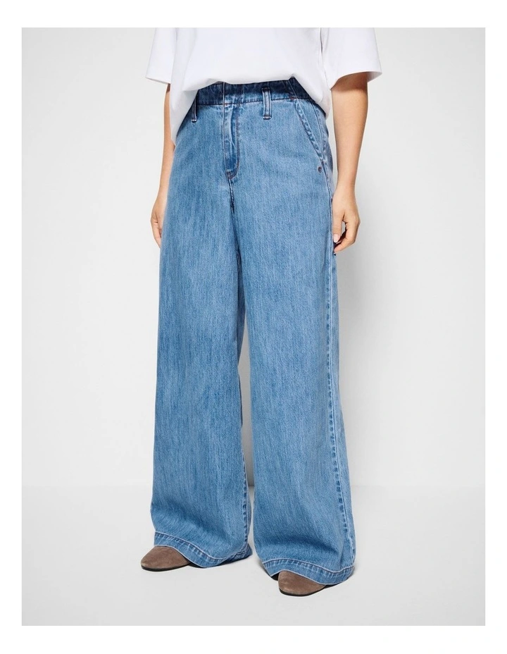 Side Pocket Jean in Light Blue Wash image 6