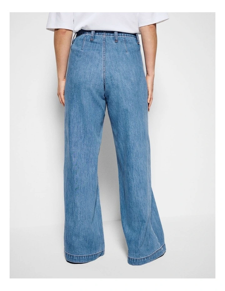 Side Pocket Jean in Light Blue Wash image 7