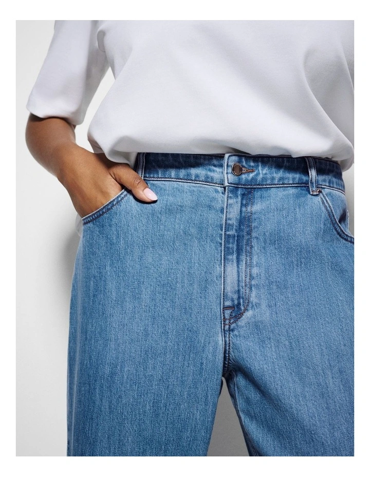 The Mid Rise Slim Jean in Light Blue Wash image 4