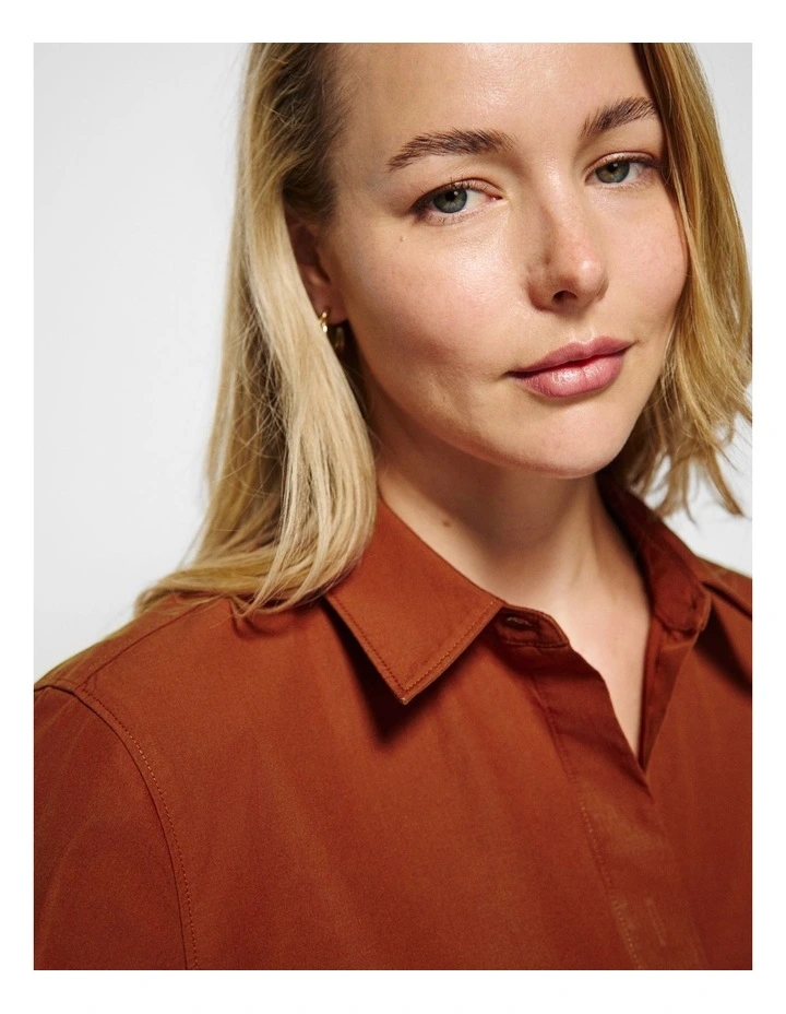 Good Earth Cotton Demi Shirt in Auburn image 6