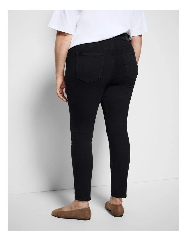 Skinny Leg Jean in Black image 4