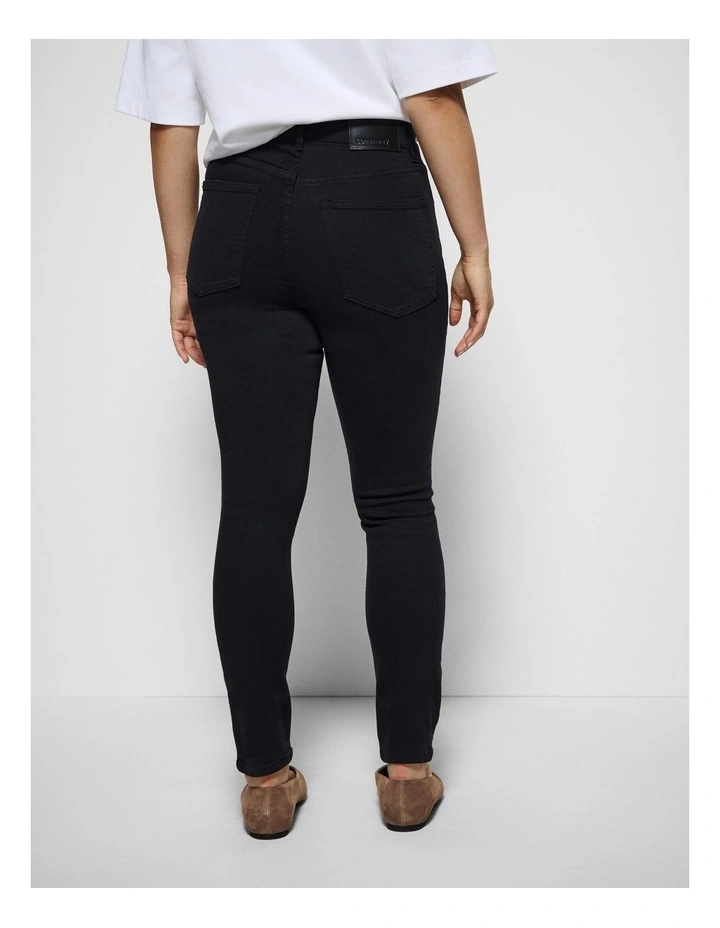 Skinny Leg Jean in Black image 7