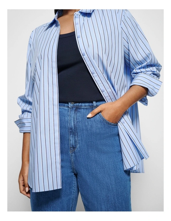 The High Rise Crop Girlfriend Jean in Light Blue Wash image 2
