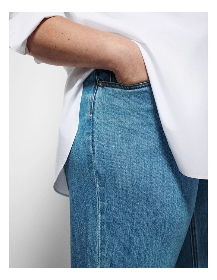 The High Rise Crop Girlfriend Jean in Light Blue Wash image 2