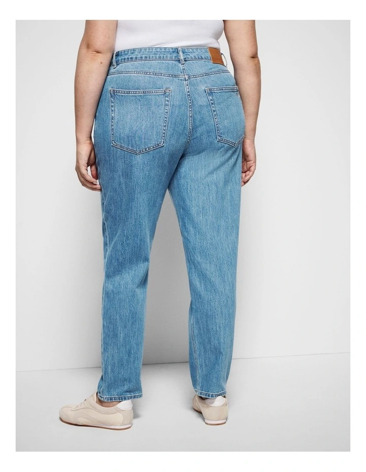 The High Rise Crop Girlfriend Jean in Light Blue Wash image 3