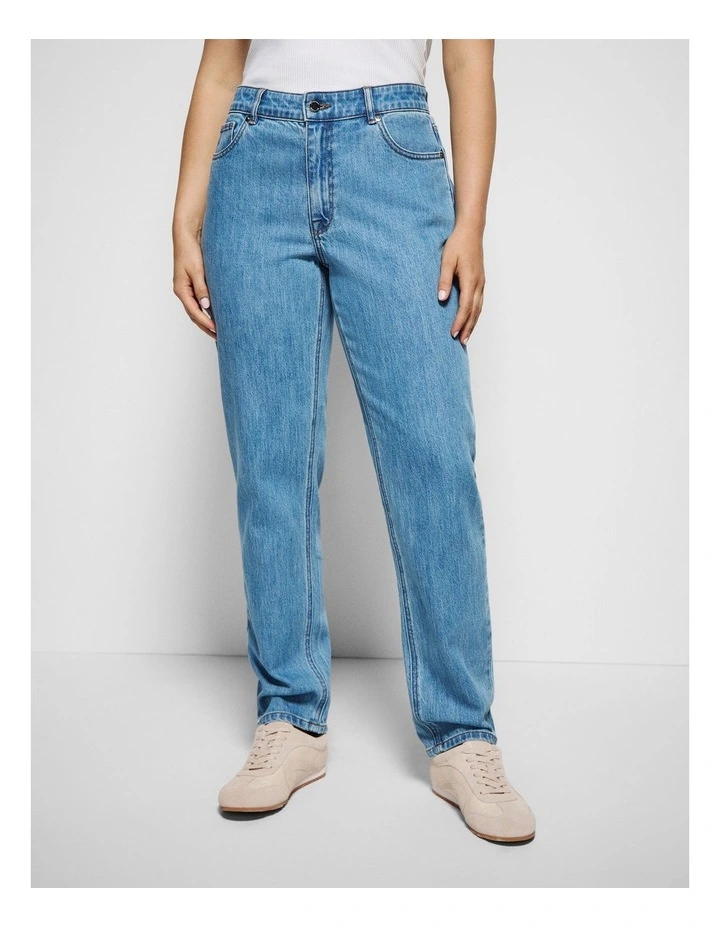 The High Rise Crop Girlfriend Jean in Light Blue Wash image 5