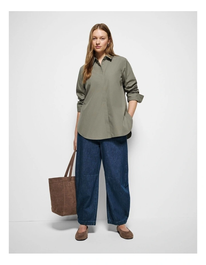 Good Earth Cotton Demi Shirt in Moss image 7
