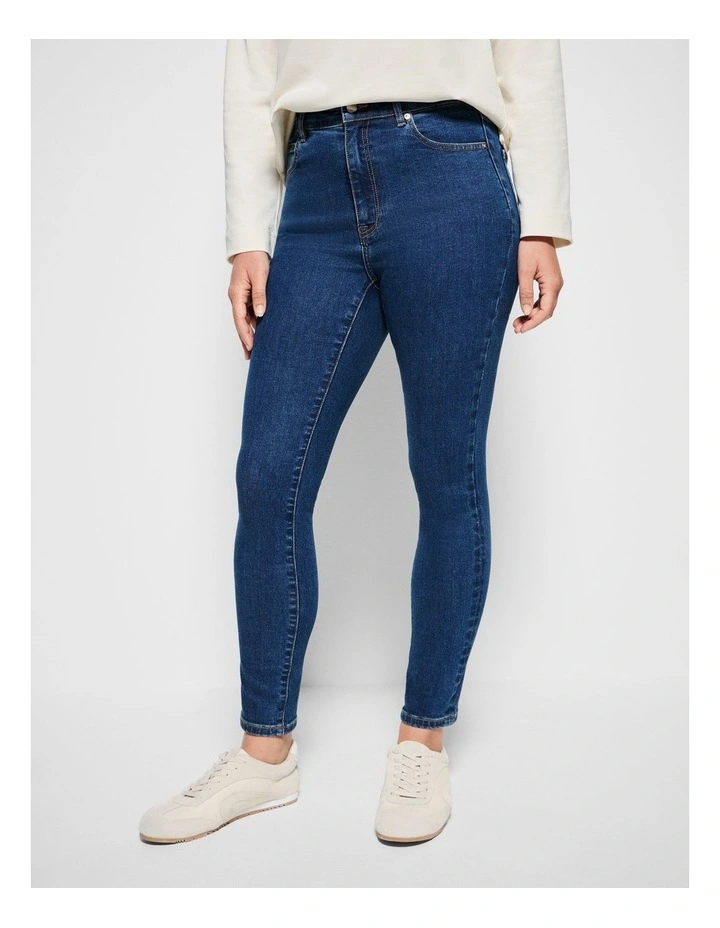 Skinny Leg Jean in Dark Blue Wash image 6