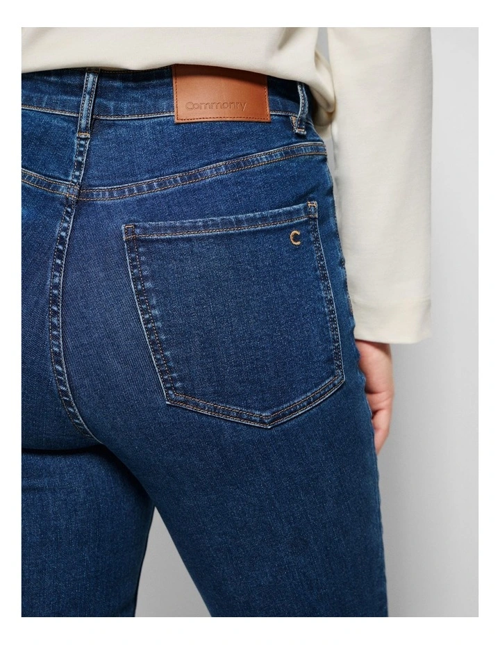Skinny Leg Jean in Dark Blue Wash image 7