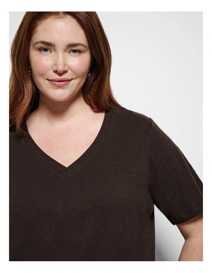 Rue V Neck Tee in Bitter Chocolate image 2