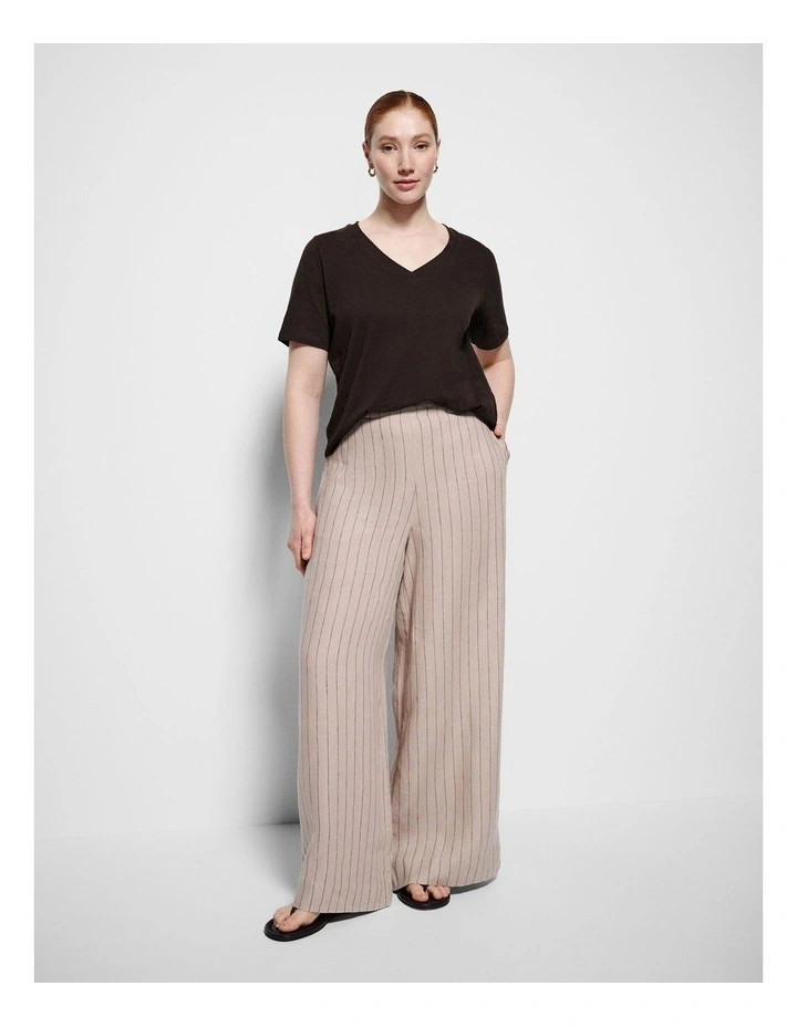 Rue V Neck Tee in Bitter Chocolate image 7