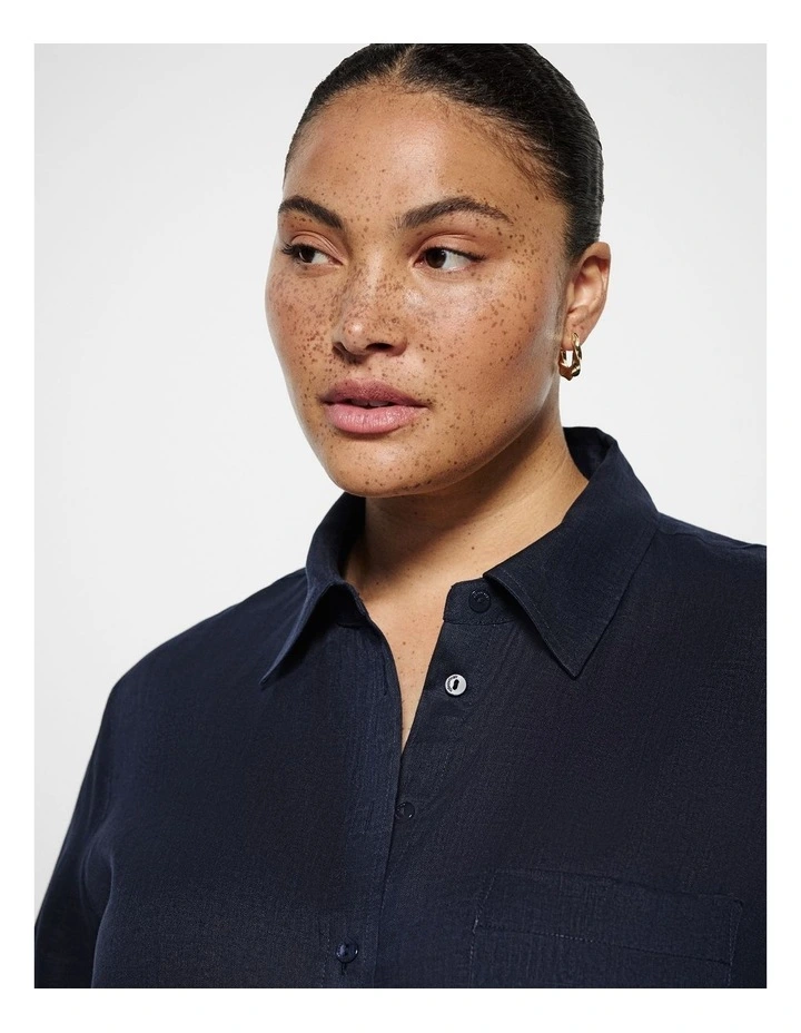 Pocket Linen Shirt in Navy image 6