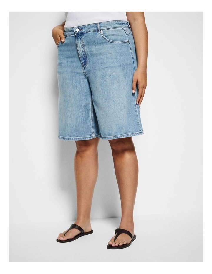 Girlfriend Denim Sho in Light Blue Wash image 2