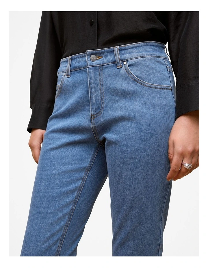 Boyfriend Jean in Light Wash image 3
