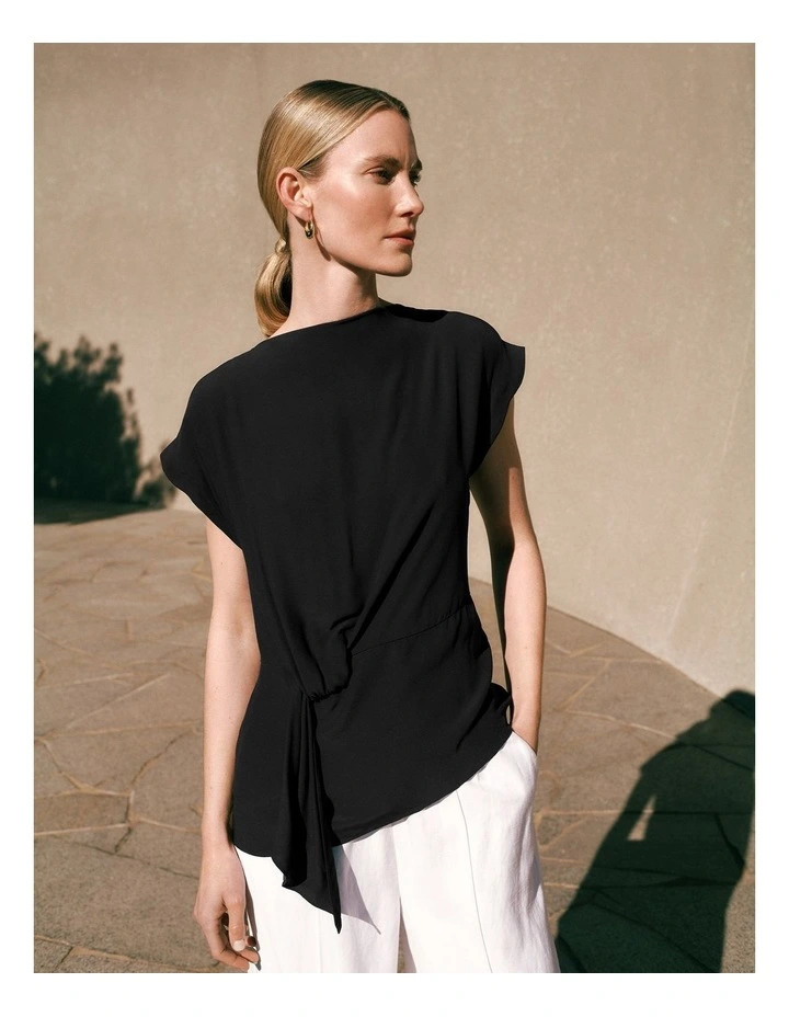 Twist Front Top in Black image 2