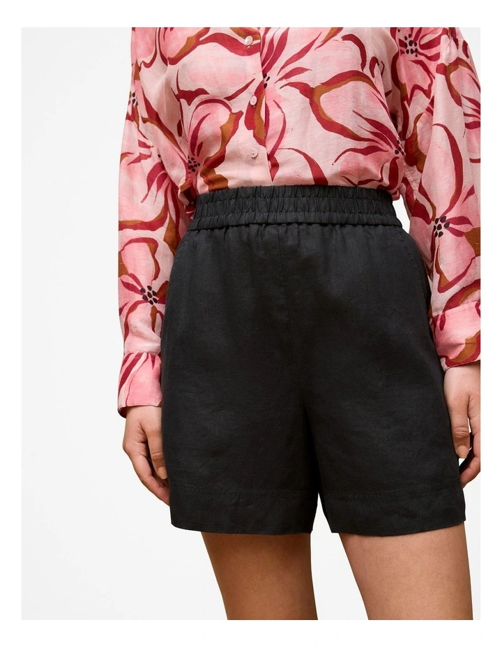 Linen Pull On Short in Black image 3