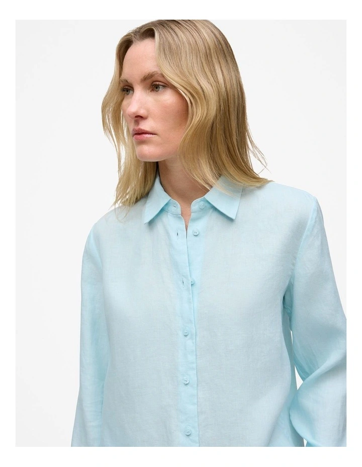 Linen Classic Shirt in Pastel Blue image 3