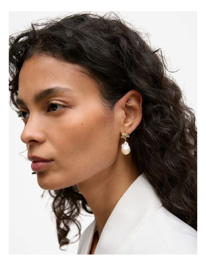 Dolina Pearl Stud Earrings in Gold image 2