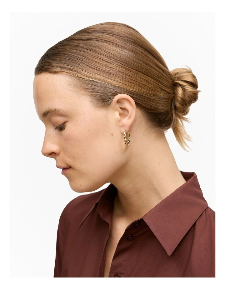 Era Twist Hoop Earrings in Gold image 2