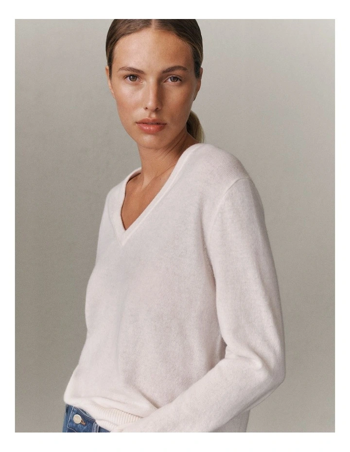 Cashmere Relaxed V-neck in Ivory image 2