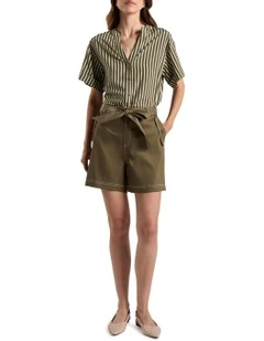 Cabello Stretch Linen Short in Moss