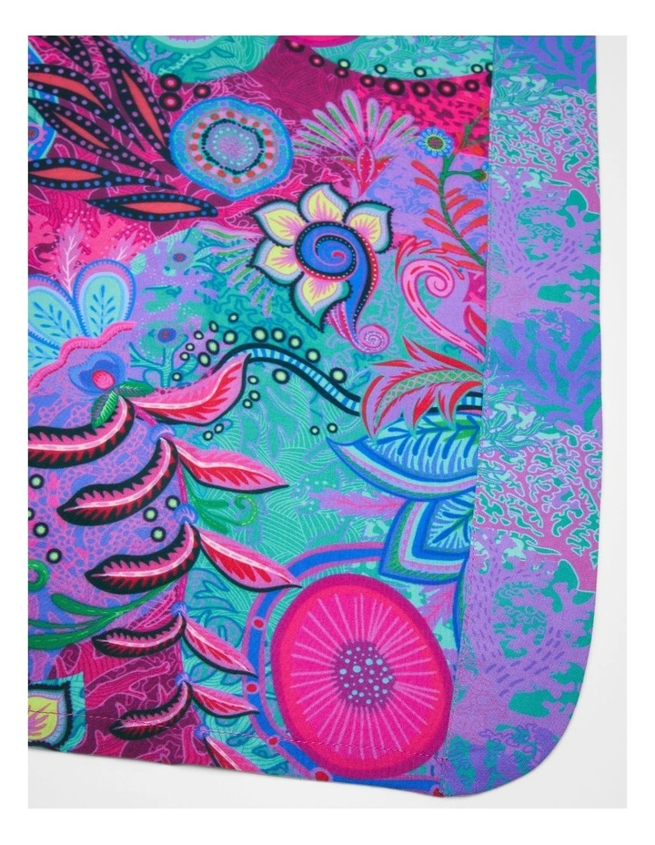 Pretty Ocean Cape in Multi image 5