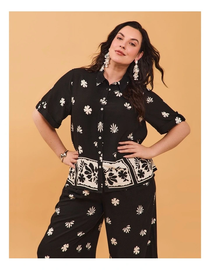 Natural Border Print Shirt in Black/vanilla image 5
