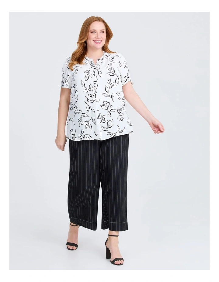 Leila Short Sleeve Top in Off White/black image 3