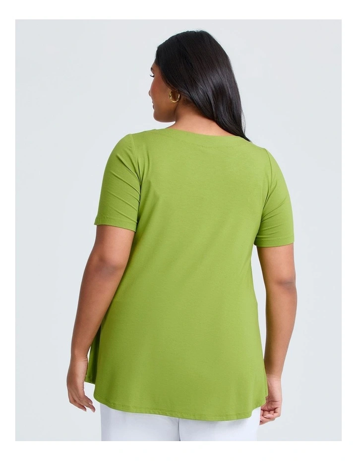 The Lotus HBO Original Welcome Drink Top in Green image 2