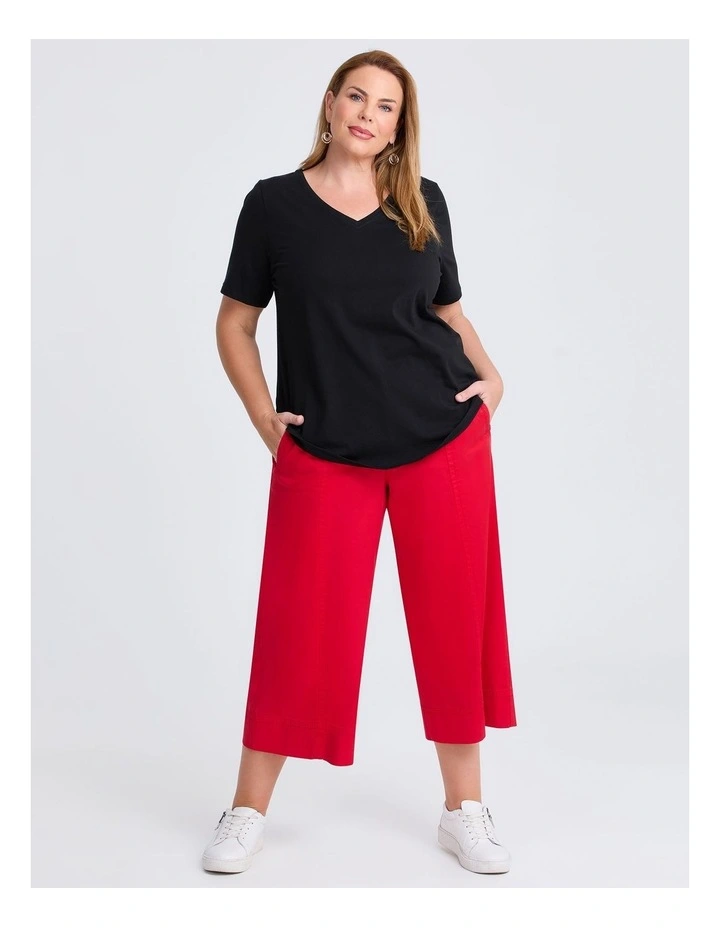 Organic Cotton V-neck T-shirt in Black image 3