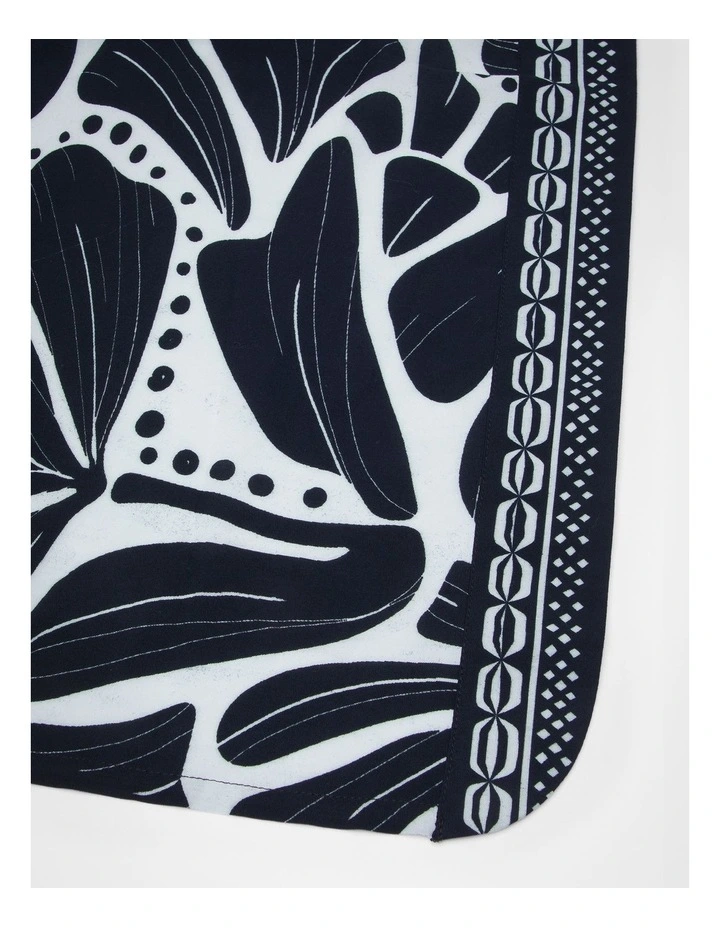 Abstract Cape Black/white image 5