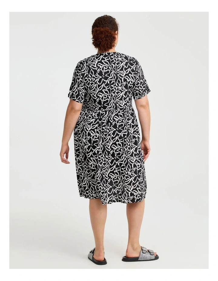 Natural Holiday Pocket Dress in Black/vanilla Floral image 2