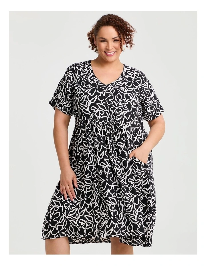 Natural Holiday Pocket Dress in Black/vanilla Floral image 3