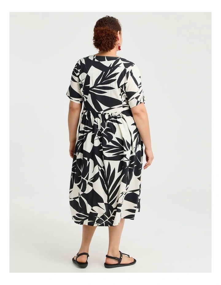 Natural Pocket Midi Dress in Black/vanilla Palm image 2
