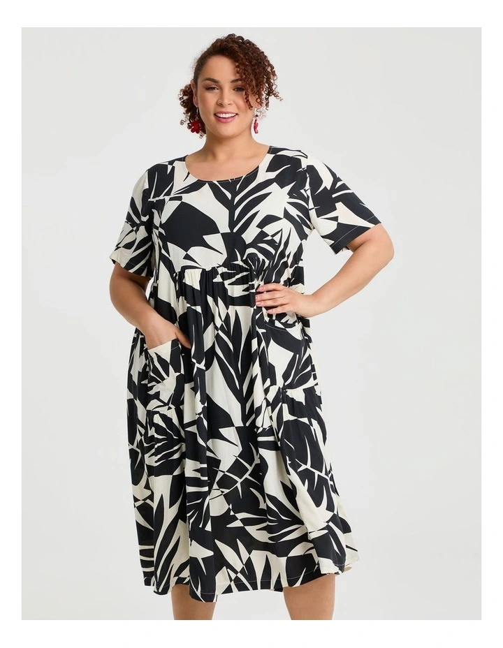 Natural Pocket Midi Dress in Black/vanilla Palm image 3