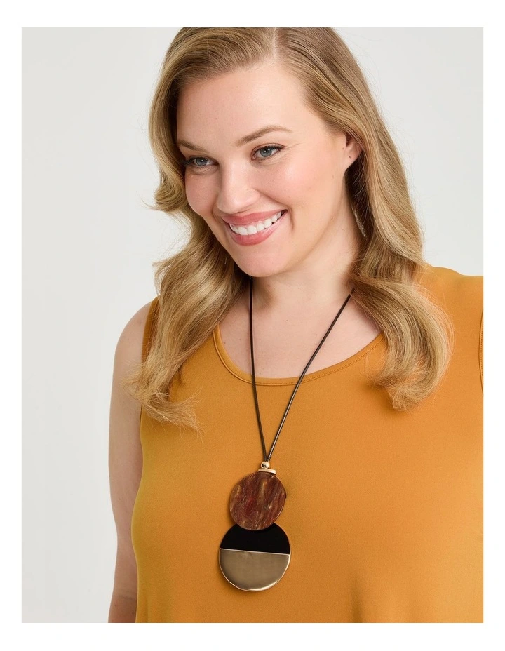 Resin Circle Pendant Necklace in Multi image 2