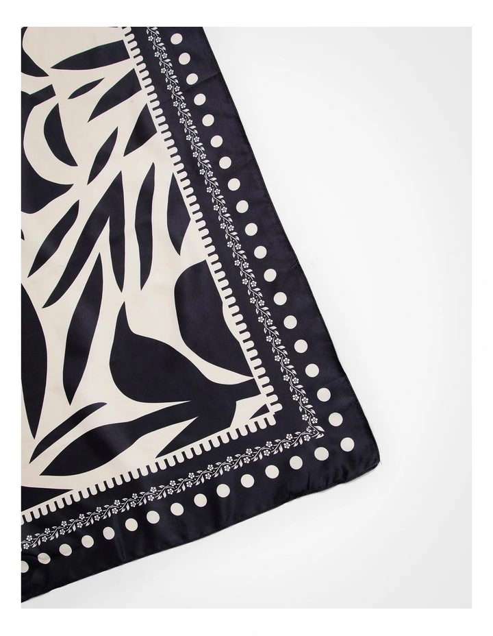 Monochrome Abstract Scarf Black/white image 3