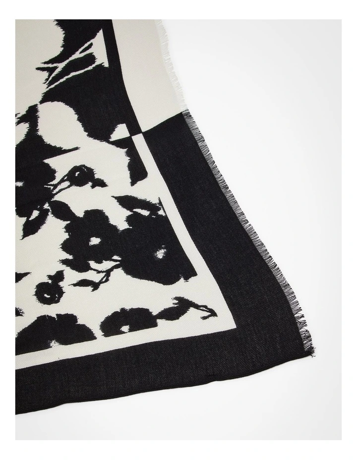 Poppy Scarf Black/white image 4