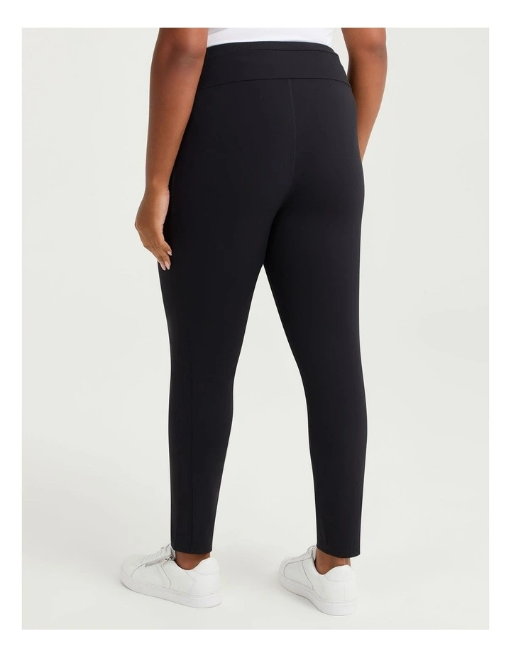 Cloud Touch Rib Pocket Legging in Black image 2