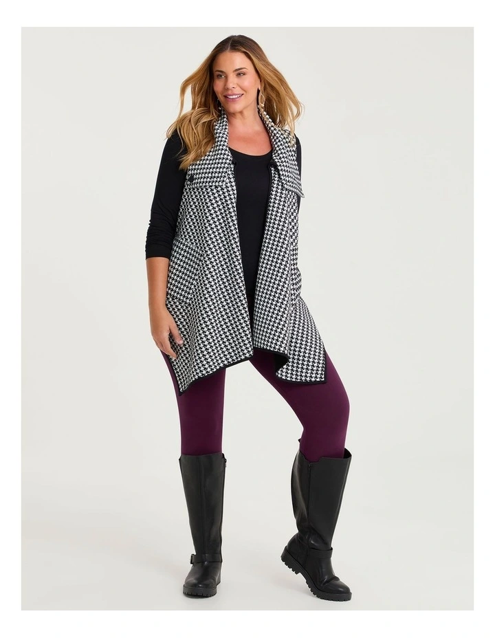 Bamboo Breezy 7/8 Legging in Burgundy Berry image 4