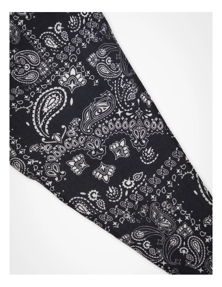 Bandana Thin Scarf With Loveheart Black/white image 4