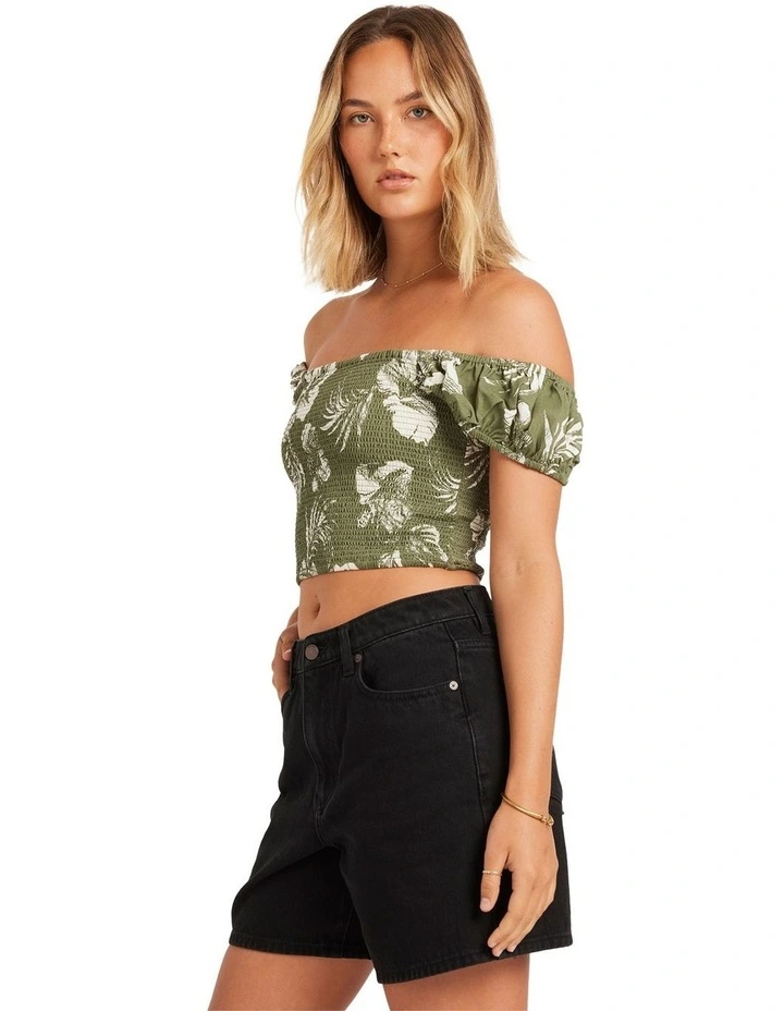 Vroom Service Top in Moss Stone image 3