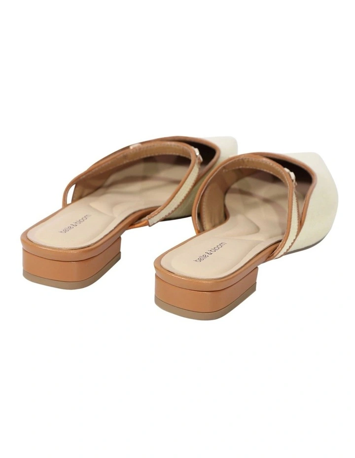 Side By Side Leather Flat in Natural image 3